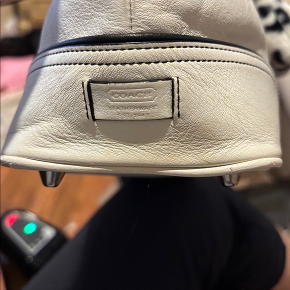 Elegant Coach Black And White Purse - Picture 5 of 11